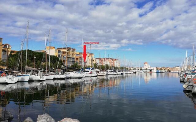 T2 sur le port avec parking