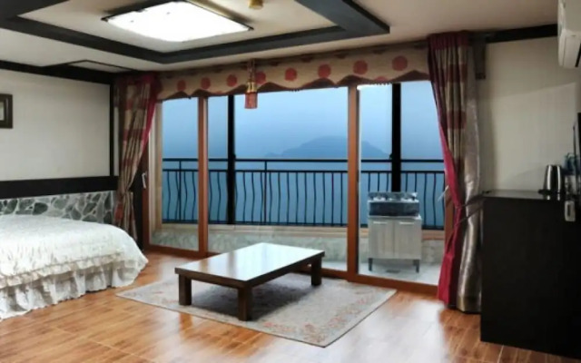 Geojedo Hongpo Pension