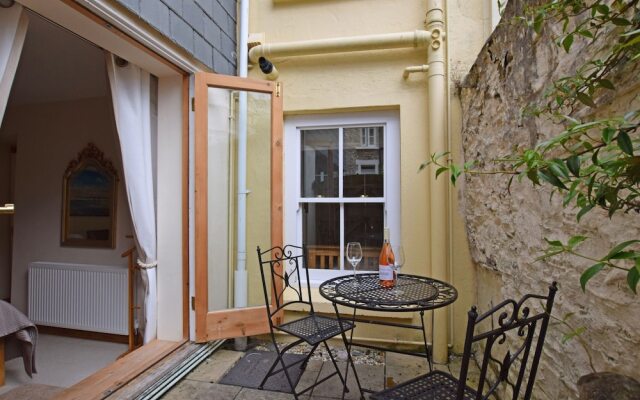 Beautiful Apartment in Dartmouth With a Courtyard