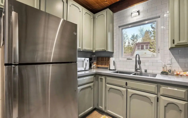 Christmas Valley Chalet Tahoe Adventure Awaits!