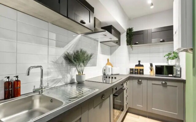Modern & Fresh Studio Apt