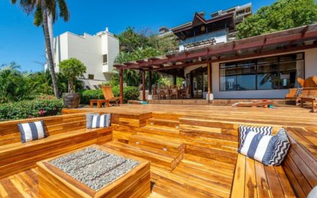Luxury 4-bedroom home a short walk from the beach