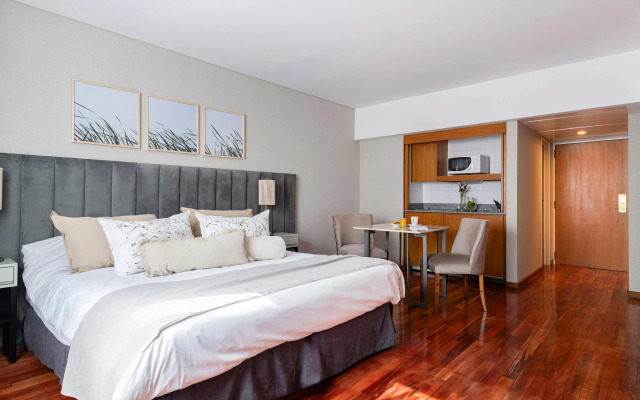 Argenta Tower Hotel & Suites