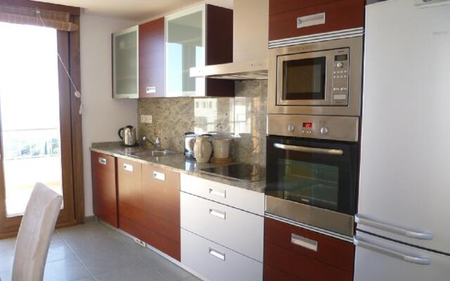 21387 - Fine Duplex Apartment – Near Beach