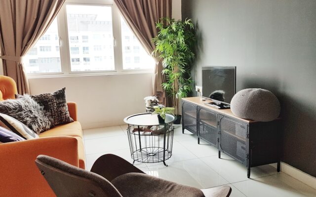Teiw Family Homestay at Skypod Residence Puchong