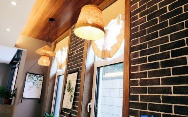 Yiyuanshu Homestay (Dalian Jinshitan)