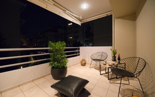 Ma Maison Nο 2, Luxury Central Suite with Parking, 15' to Acropolis by Metro, 1' from Metro
