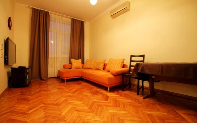 Tverskaya Street (Тверская Стрит) на улице Тверская 8 корпус 2