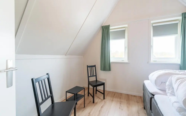 Cozy Retreat With Parking and Charging