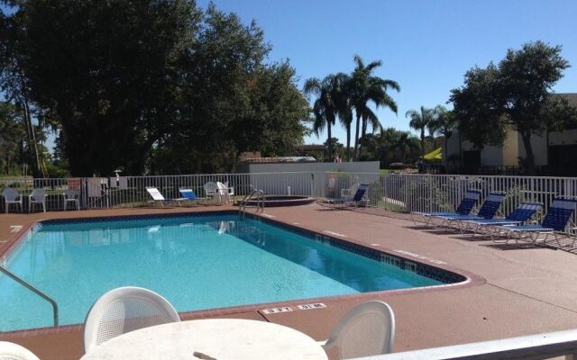 The Vue Lake Tarpon