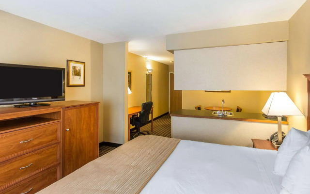 Quality Inn & Suites On the River