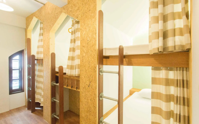 Barn and Bed Hostel