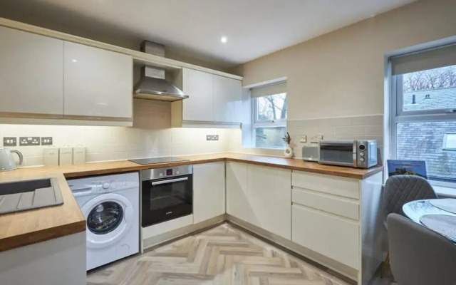 Host Stay Column Mews