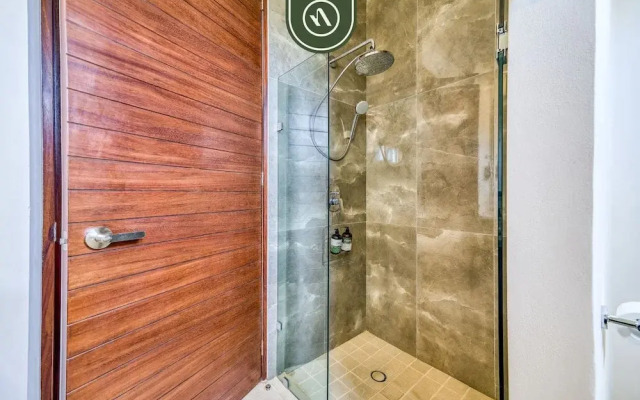 The Canuva Lux 204 in Cruz de Huanacaxtle