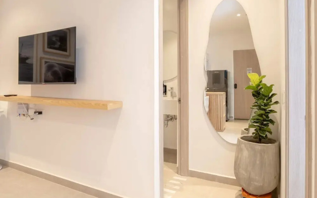 w Elegant 2BR w Majestic Terrace in CTG