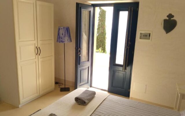 Alicudi Giardino dei Carrubi