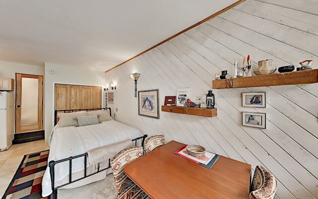 13tr23qb Studio Bedroom Condo