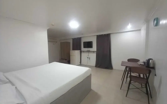 OYO 1141 Healing Condo Hotel