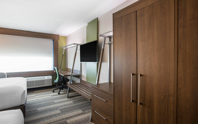 Holiday Inn Express & Suites Ludington by IHG