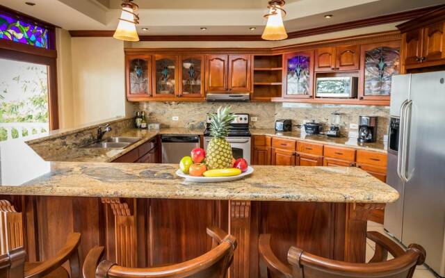 Luxury Ocean View Condo - Ultimate Convenience
