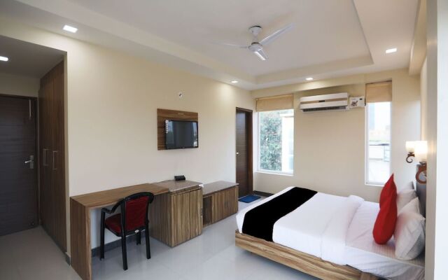 OYO 8526 SD Royal Inn