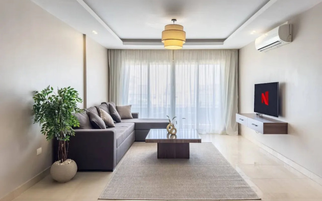 Flattering 2bdr - 5 min to Airport
