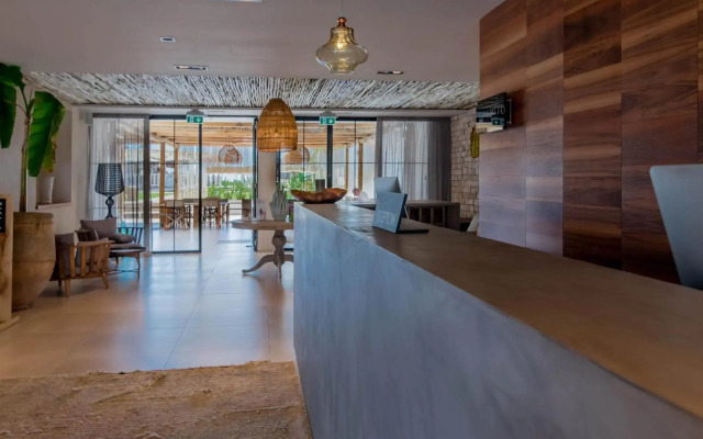 Cumeja - Beach Club & Hotel