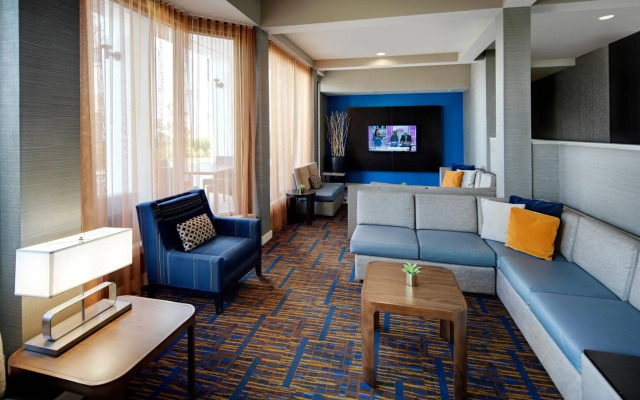 Courtyard by Marriott Addison Midway