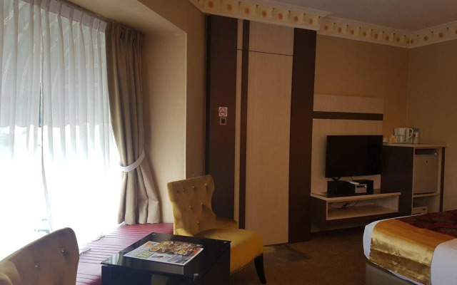 The Grand Orange World Hotel