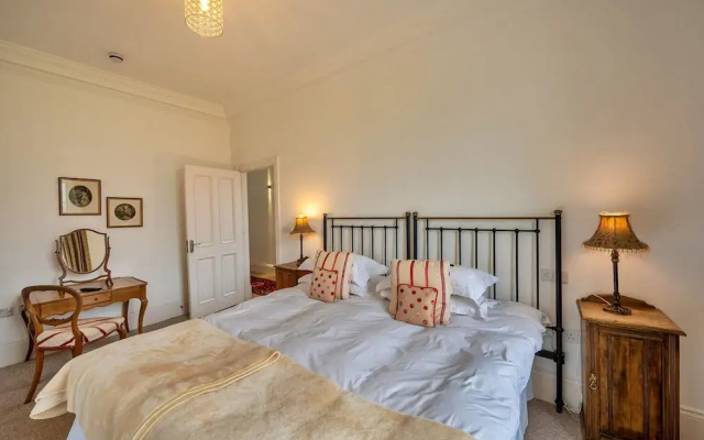 Self-catering Retreat With Pool, hot tub