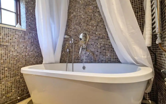 Hollytree Cottage, Chipping Norton