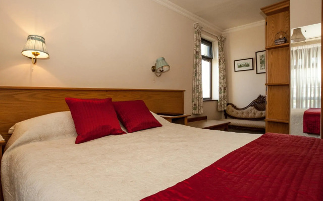 Ardmor Country House