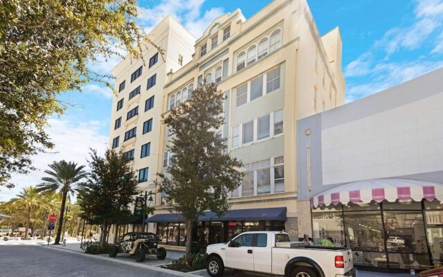 Roami at Clematis Street Lofts