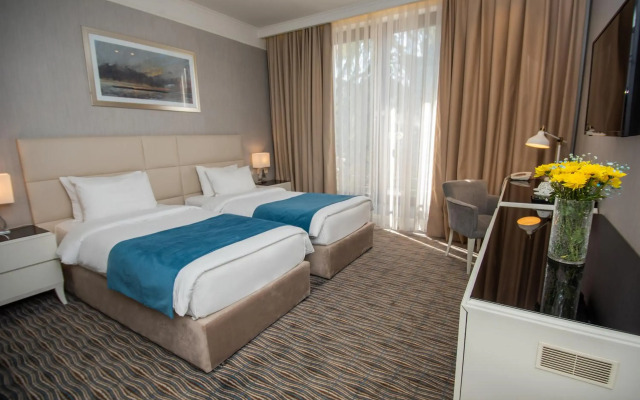City Avenue Hotel