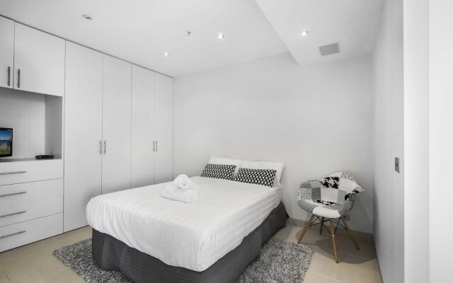 ELAINE, 2BDR St.Kilda Apartment