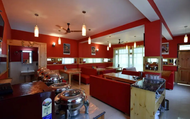 OYO 16868 Home Premium Studios Katrain, Nh3,