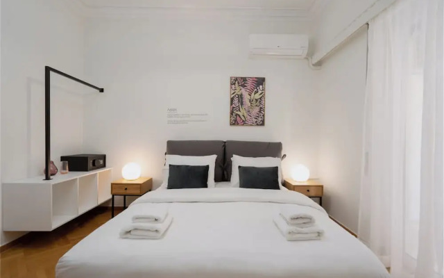 Modern apartment near Lycabettus hill with balcony