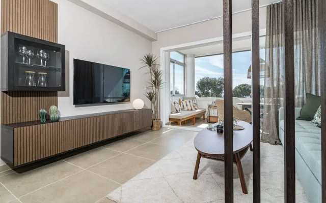 Jm9.4 - Totally Renovated in Stylish Design