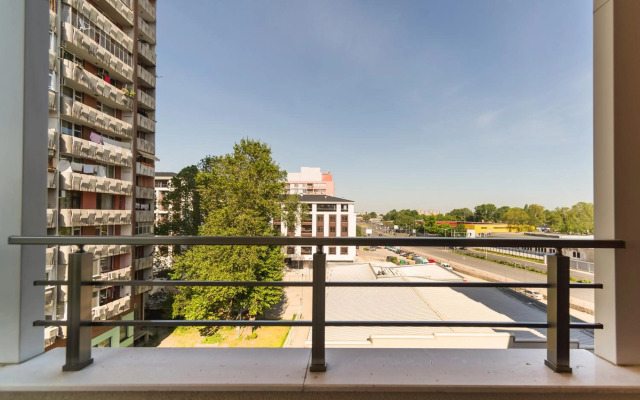 Alma Apartment - Stylish 1BD Flat with Balcony