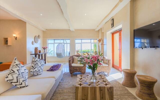 Sun & Sea In A Downtown Villa