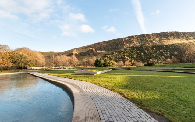 Quirky 1 Bedroom Apartment Next to Holyrood Palace