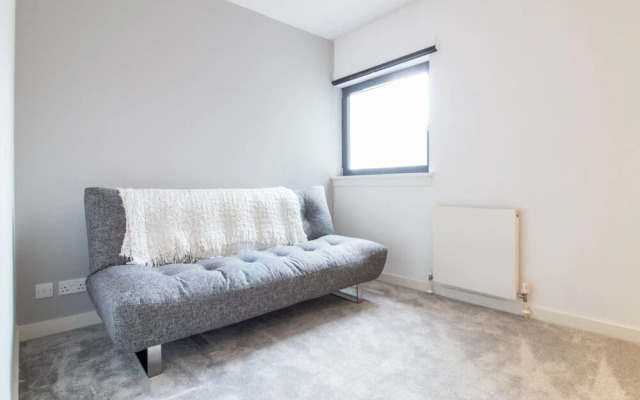 Stunning 3 BR Penthouse Apartment, River View