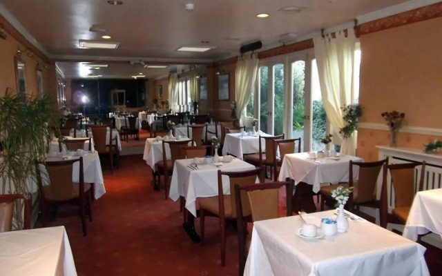 Maranton House Hotel