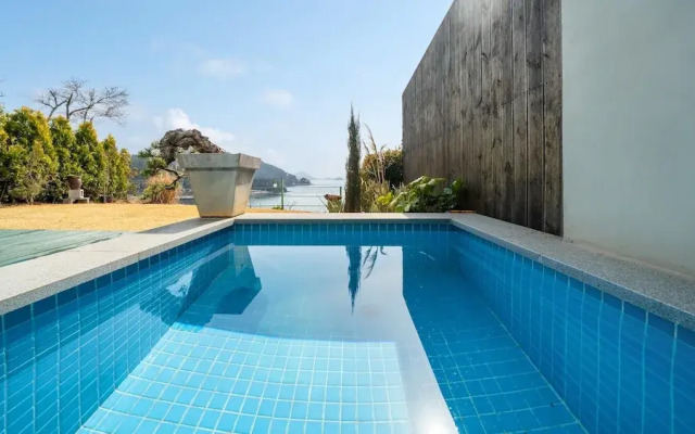 Geojedo Raonhiljo Pollvilla Pension