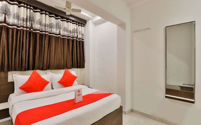 OYO 13141 Aniket Inn