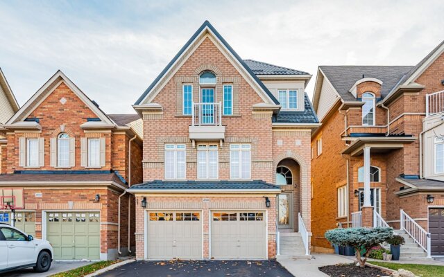 Luxury Villa - Mississauga Square One