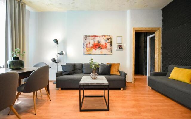 THE INDUSTRIAL. Huge Unirii Square Apartment