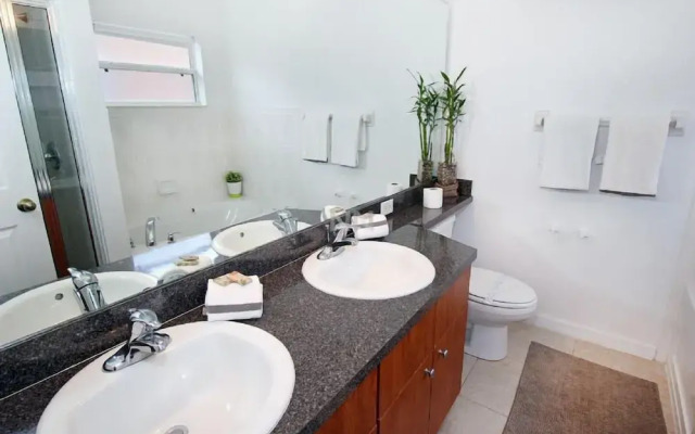 Crystal Cove Resort - 4 Bedroom Holiday House! - FVV 56240