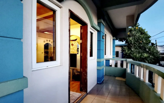 Den Den Guesthouse