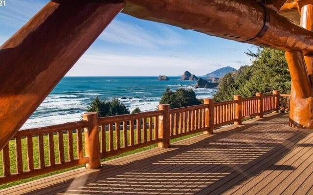 Lx28: Gold Beach Oceanfront Estate